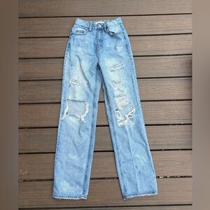 PACSUN 90s high waisted boyfriend jeans with tears and intensional stain-spots.